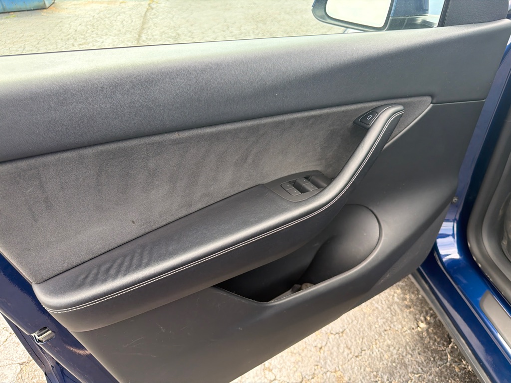 Photo 11 of this TESLA MODEL Y