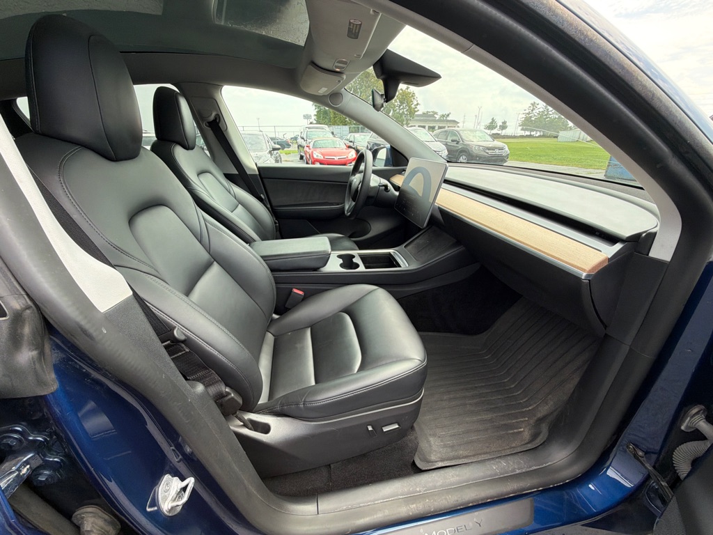 Photo 13 of this TESLA MODEL Y