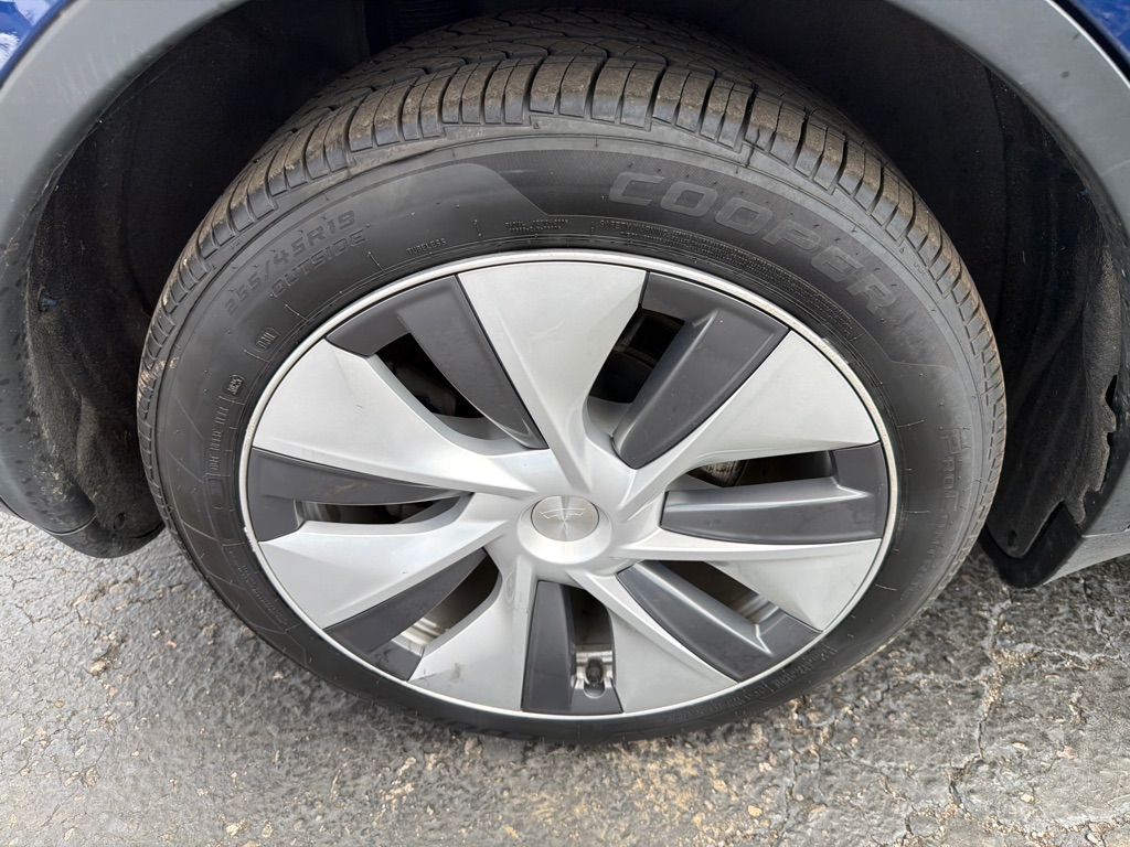 Photo 37 of this TESLA MODEL Y