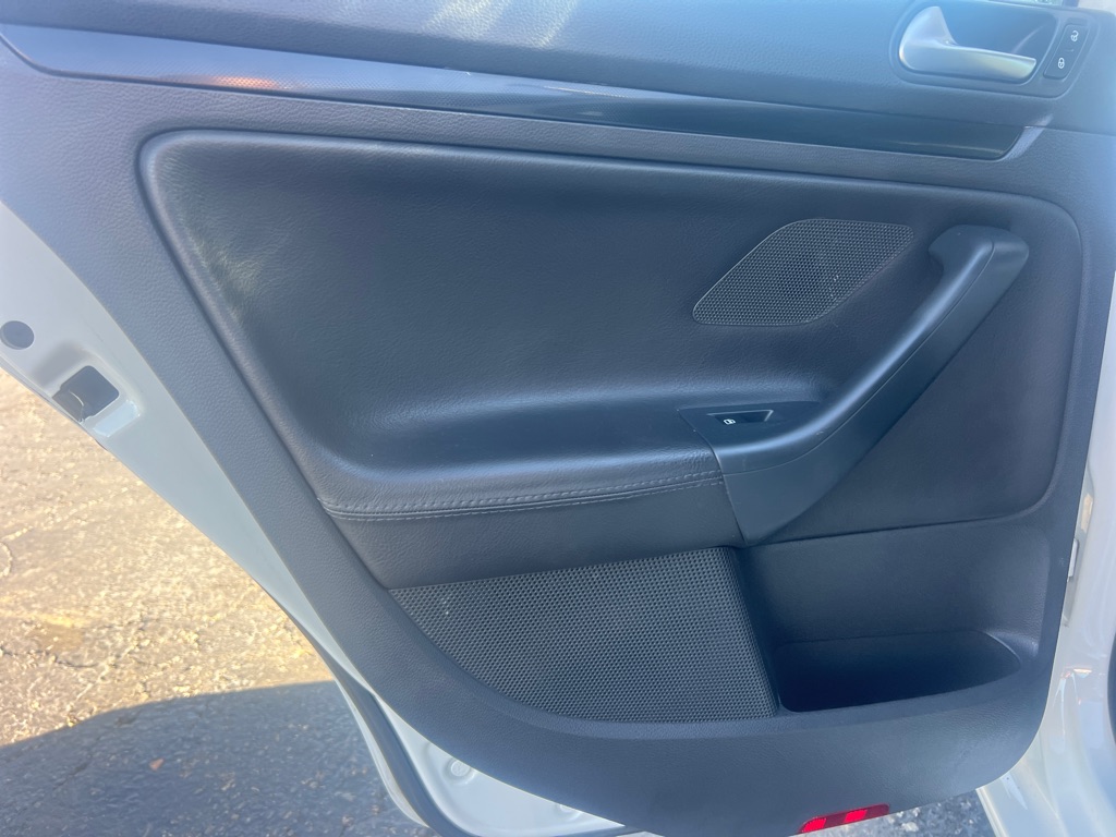 Photo 12 of this VOLKSWAGEN JETTA TDI