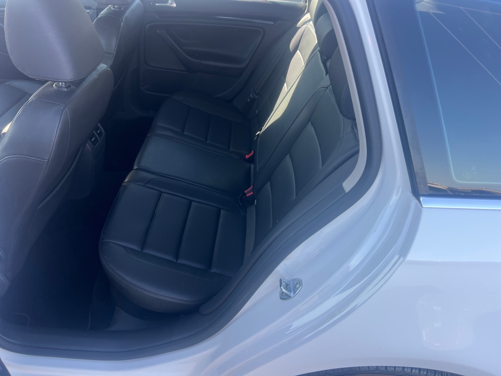 Photo 13 of this VOLKSWAGEN JETTA TDI