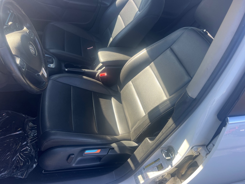 Photo 11 of this VOLKSWAGEN JETTA TDI