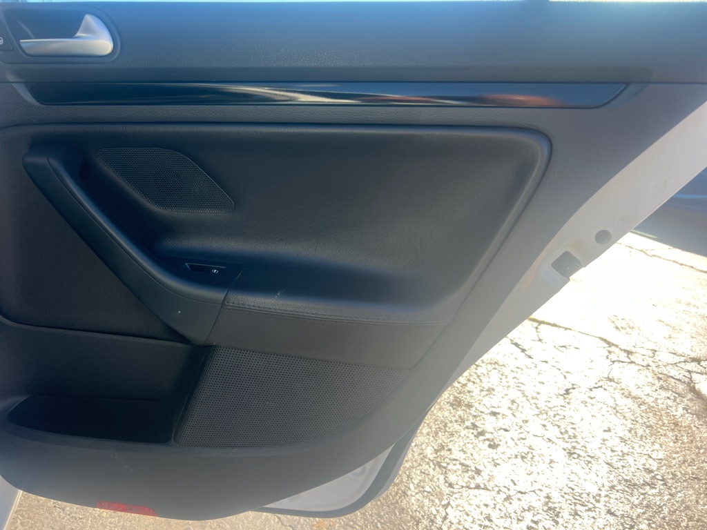 Photo 14 of this VOLKSWAGEN JETTA TDI