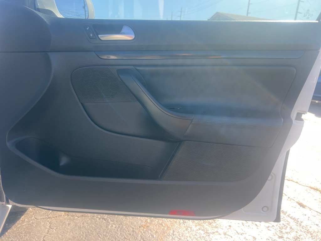 Photo 18 of this VOLKSWAGEN JETTA TDI