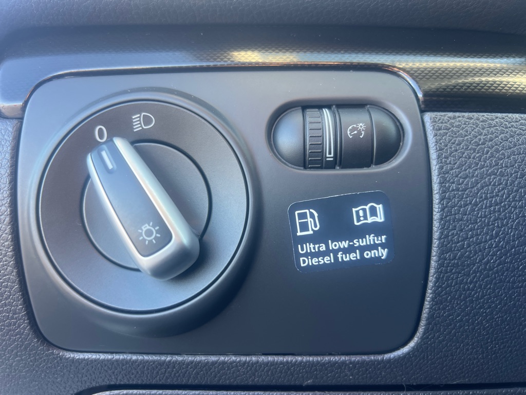 Photo 24 of this VOLKSWAGEN JETTA TDI