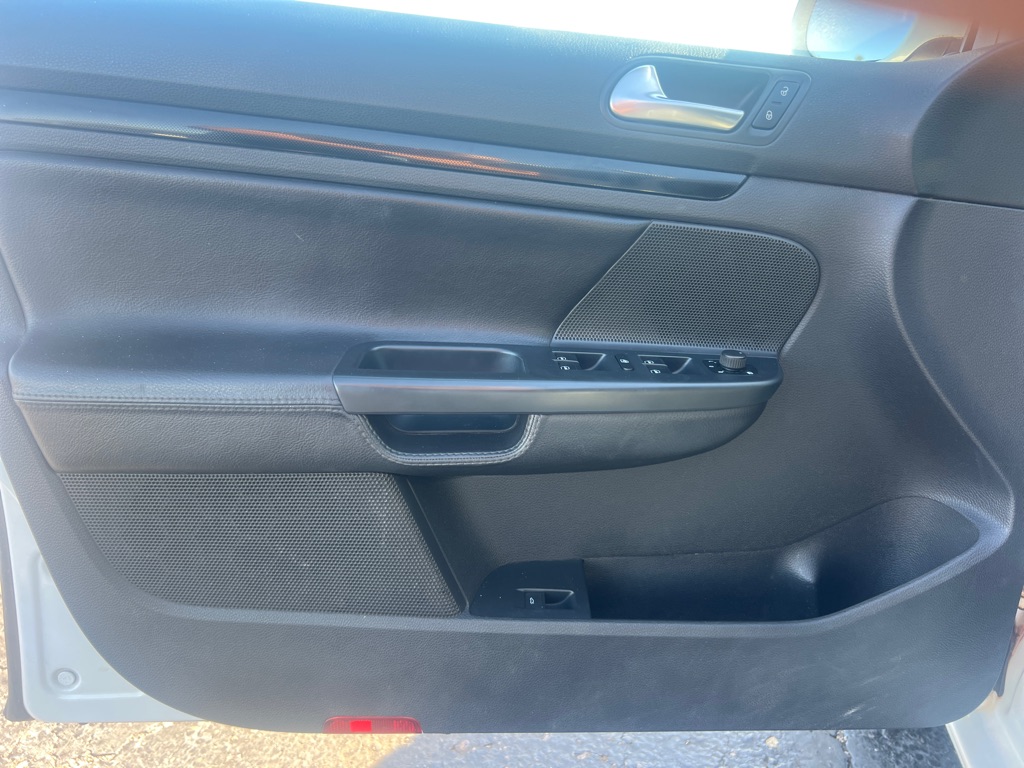 Photo 10 of this VOLKSWAGEN JETTA TDI