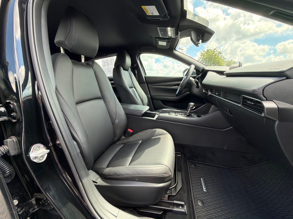 Photo 14 of this MAZDA MAZDA3