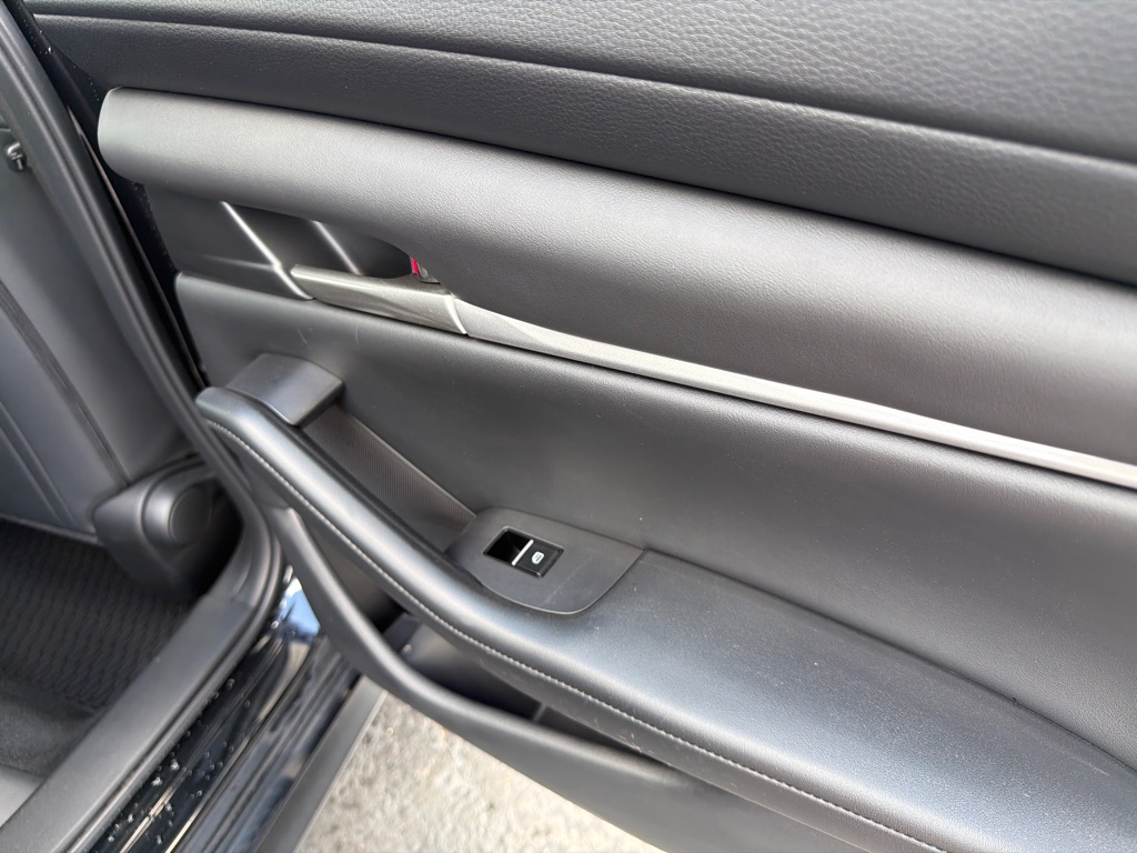 Photo 32 of this MAZDA MAZDA3