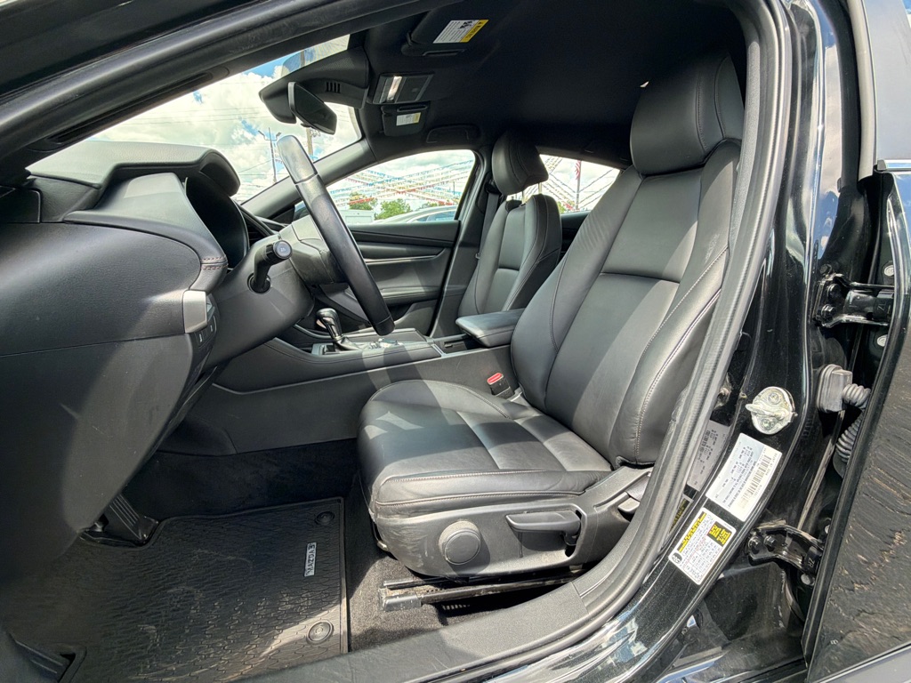 Photo 11 of this MAZDA MAZDA3