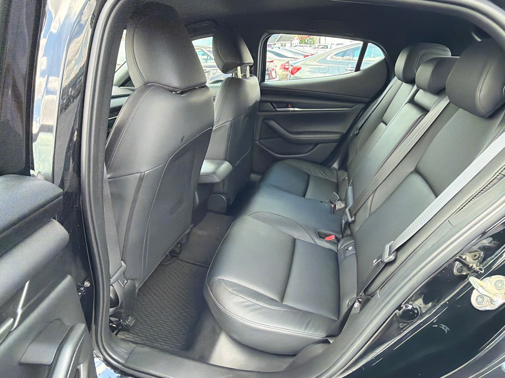 Photo 27 of this MAZDA MAZDA3