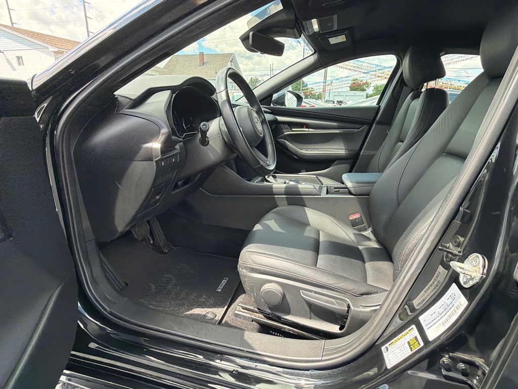 Photo 10 of this MAZDA MAZDA3