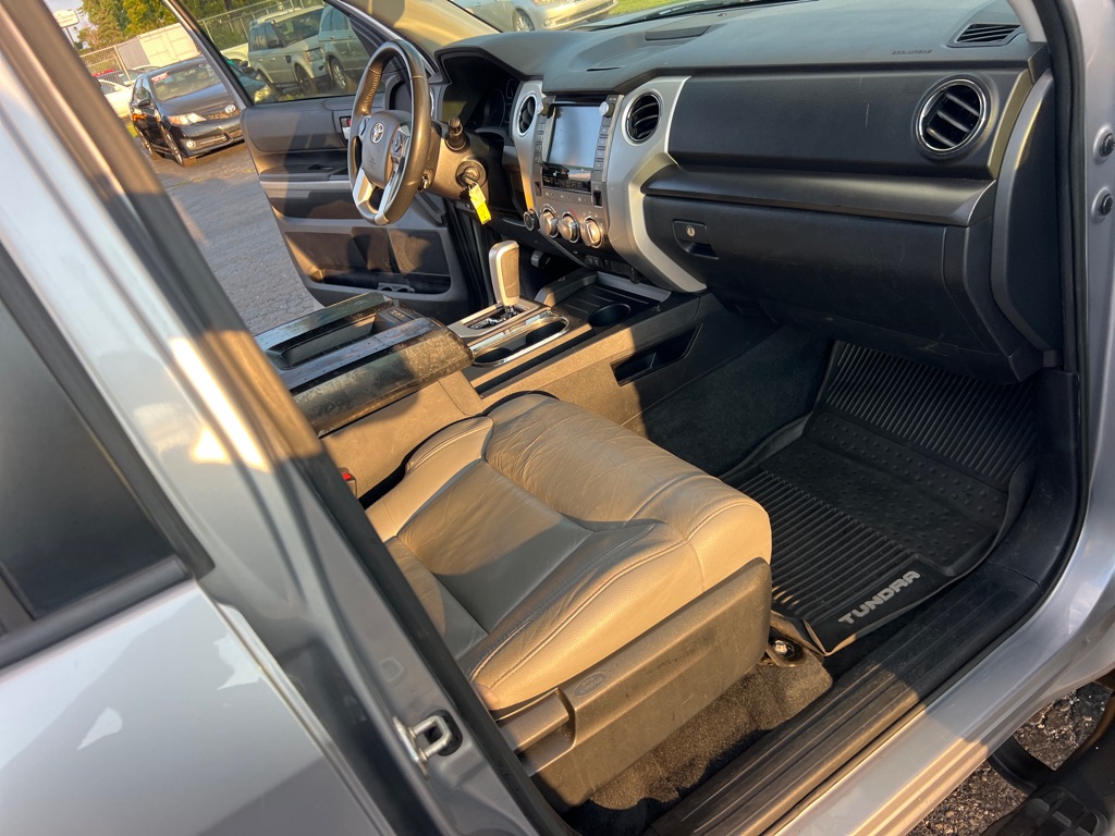 Photo 24 of this TOYOTA TUNDRA