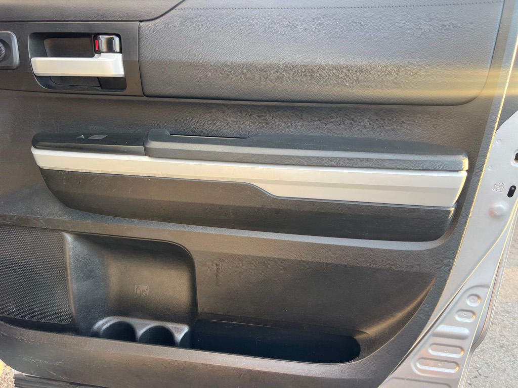 Photo 18 of this TOYOTA TUNDRA