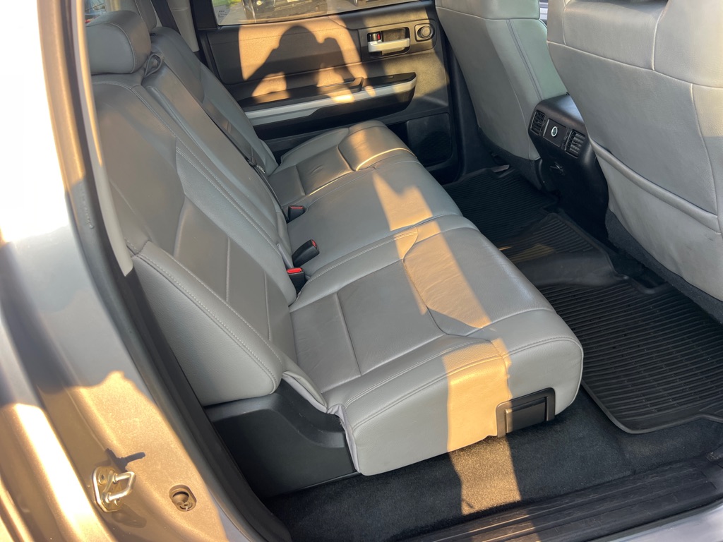 Photo 19 of this TOYOTA TUNDRA