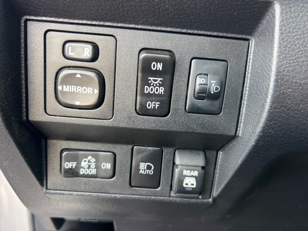 Photo 29 of this TOYOTA TUNDRA