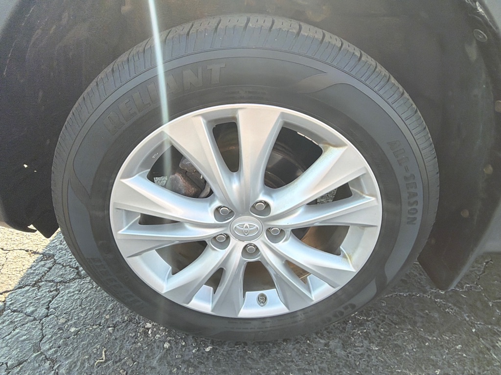 Photo 35 of this TOYOTA RAV4