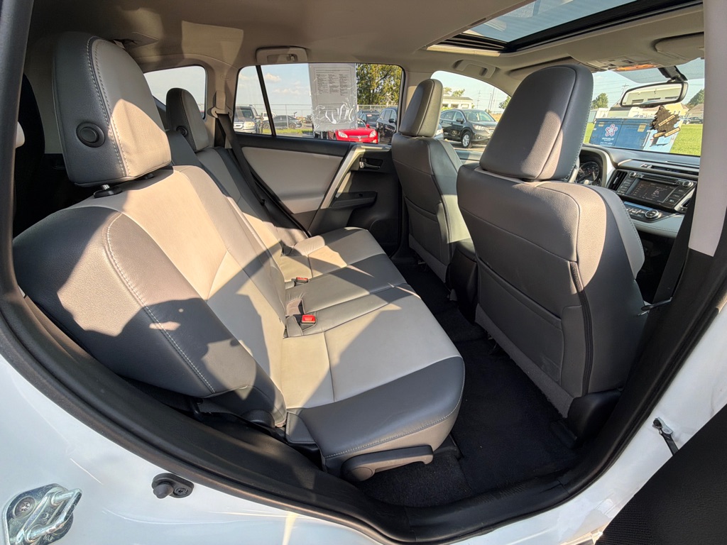 Photo 31 of this TOYOTA RAV4