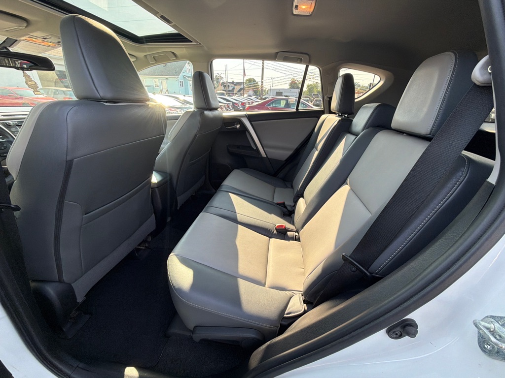 Photo 27 of this TOYOTA RAV4