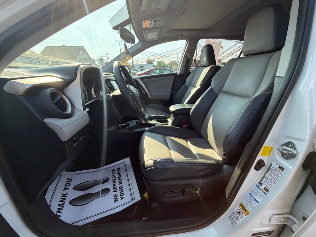 Photo 10 of this TOYOTA RAV4