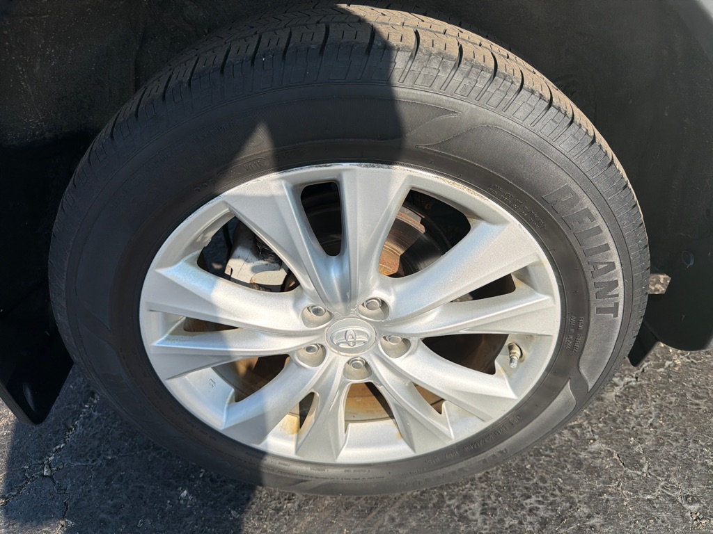 Photo 37 of this TOYOTA RAV4