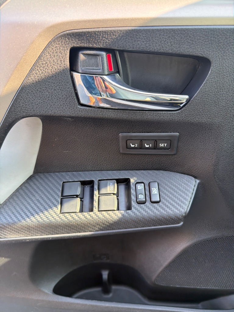 Photo 12 of this TOYOTA RAV4