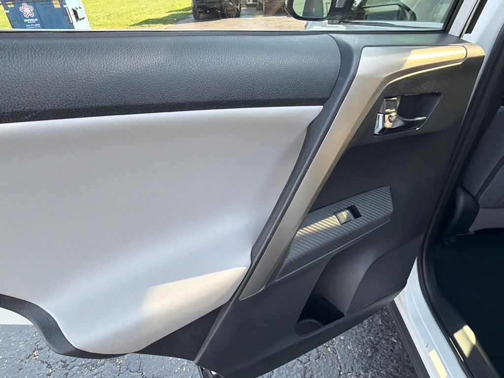 Photo 29 of this TOYOTA RAV4