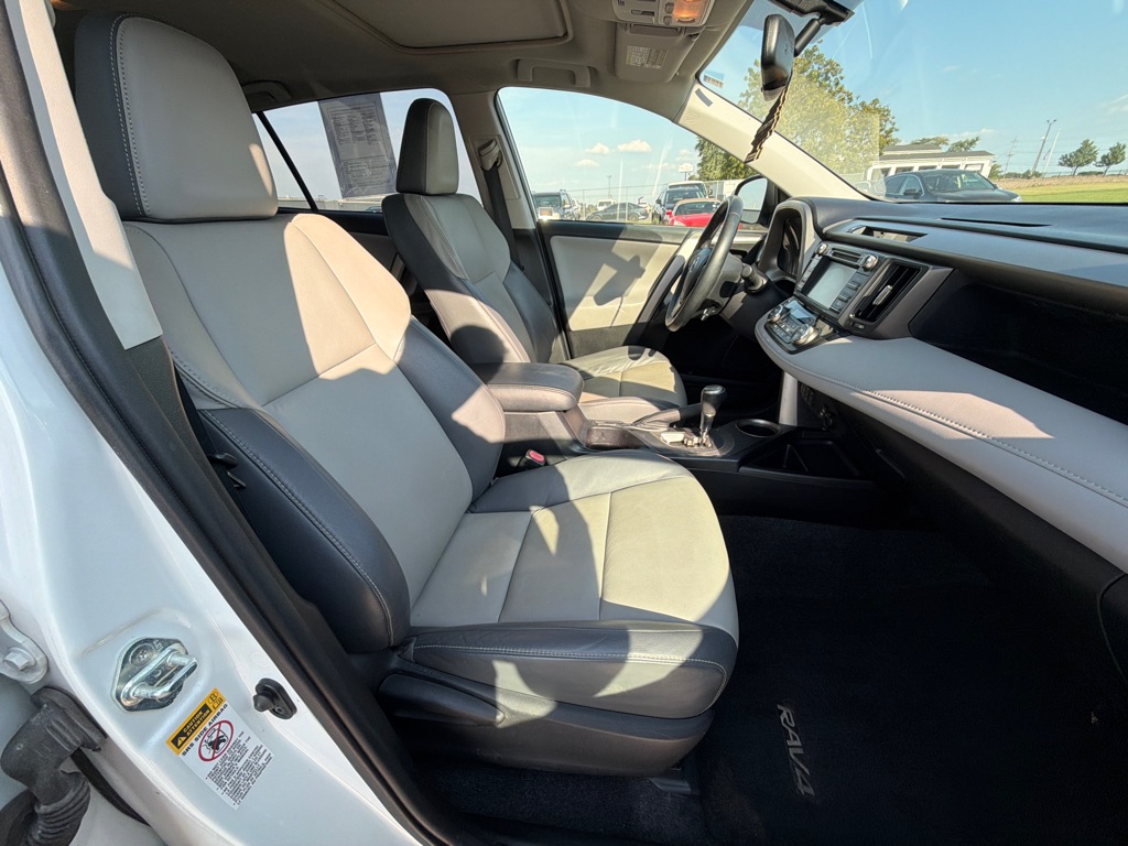 Photo 15 of this TOYOTA RAV4
