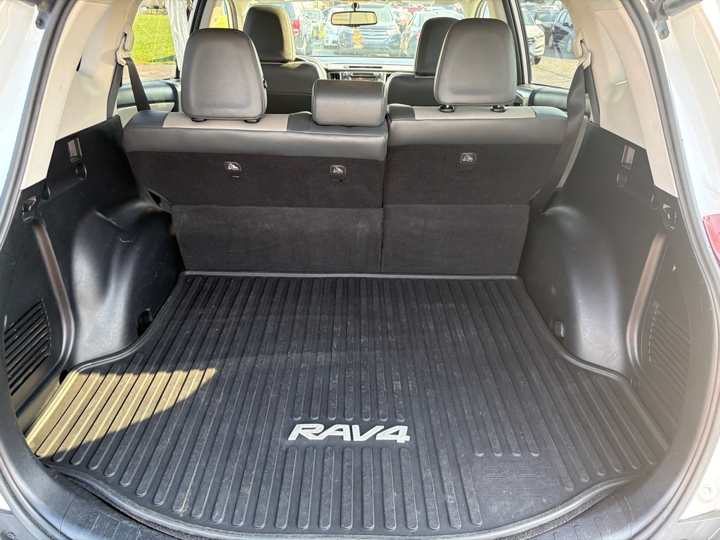 Photo 34 of this TOYOTA RAV4