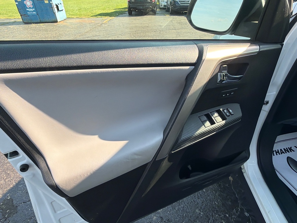 Photo 11 of this TOYOTA RAV4