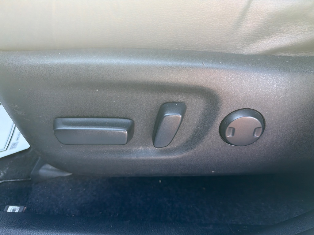 Photo 13 of this TOYOTA RAV4