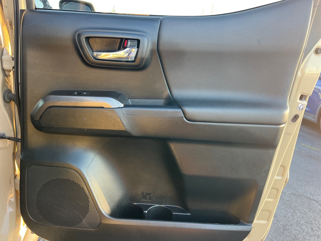 Photo 14 of this TOYOTA TACOMA