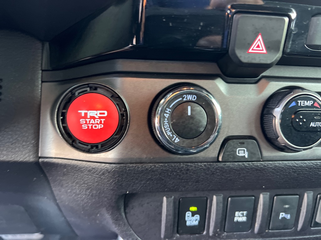 Photo 26 of this TOYOTA TACOMA
