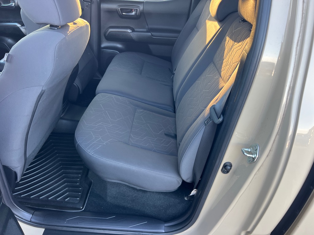 Photo 13 of this TOYOTA TACOMA