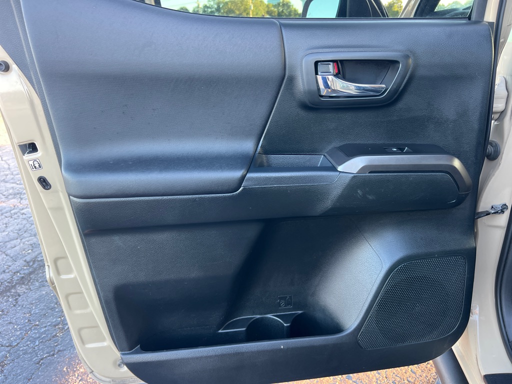 Photo 12 of this TOYOTA TACOMA