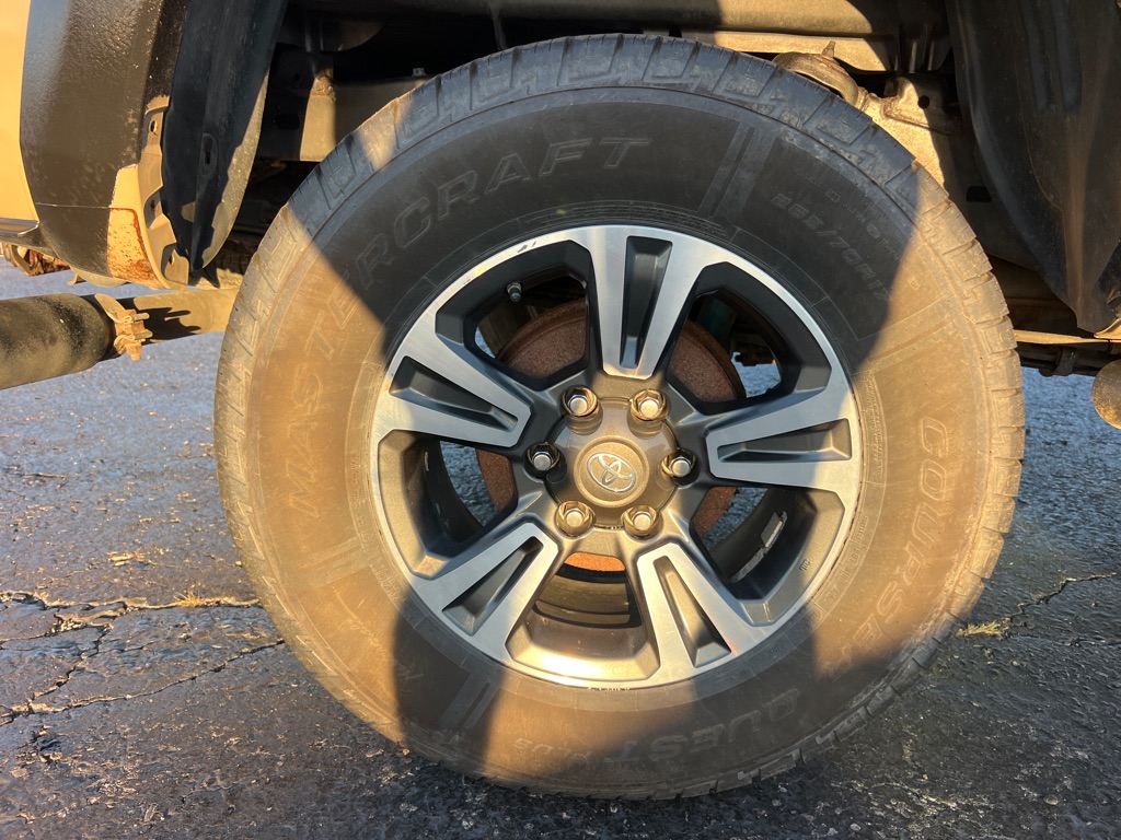 Photo 36 of this TOYOTA TACOMA