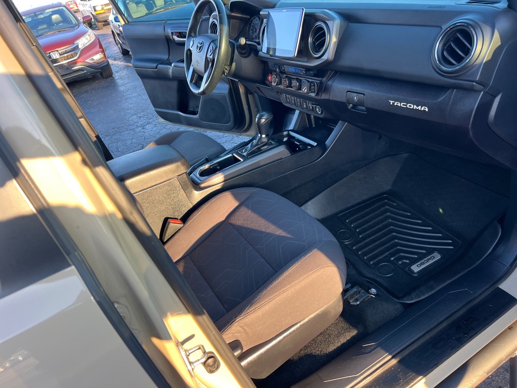 Photo 18 of this TOYOTA TACOMA