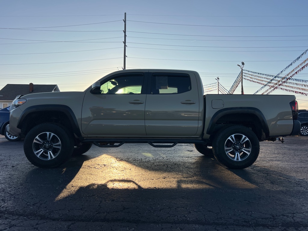 Photo 4 of this TOYOTA TACOMA