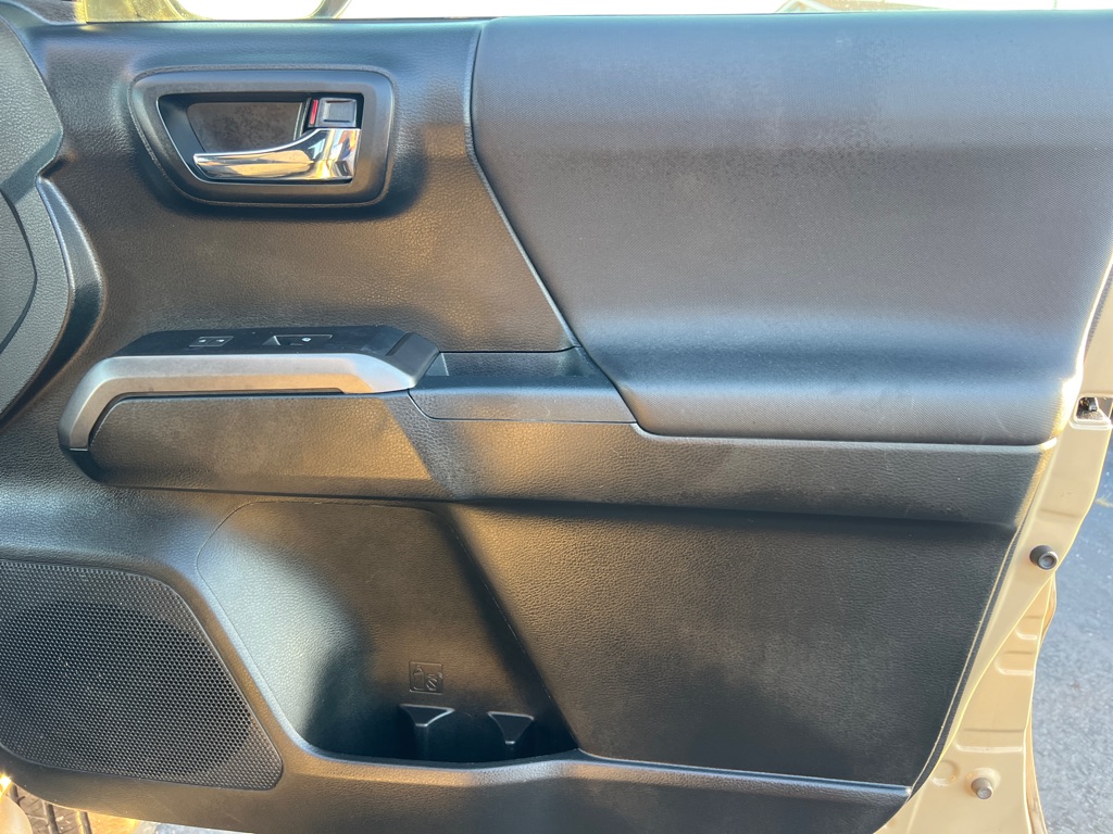 Photo 17 of this TOYOTA TACOMA