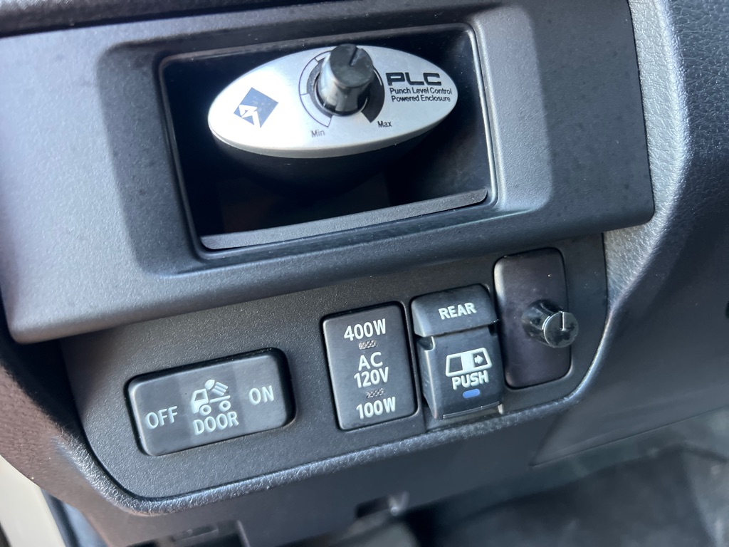 Photo 23 of this TOYOTA TACOMA