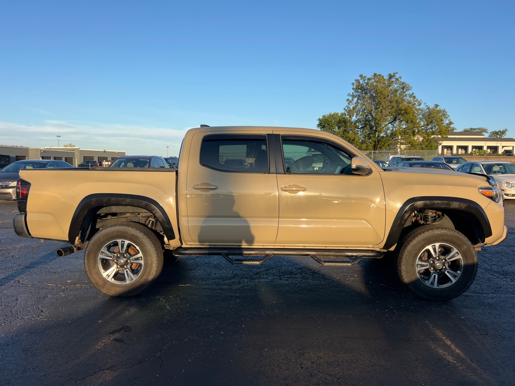 Photo 8 of this TOYOTA TACOMA