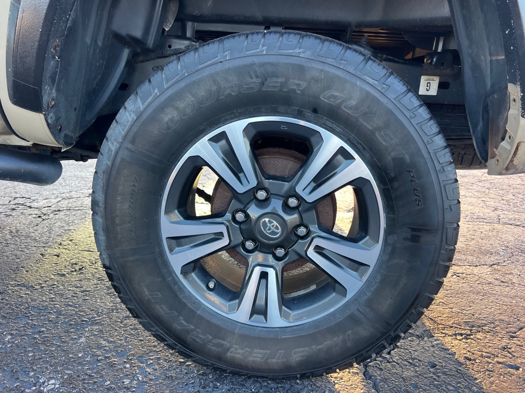 Photo 35 of this TOYOTA TACOMA