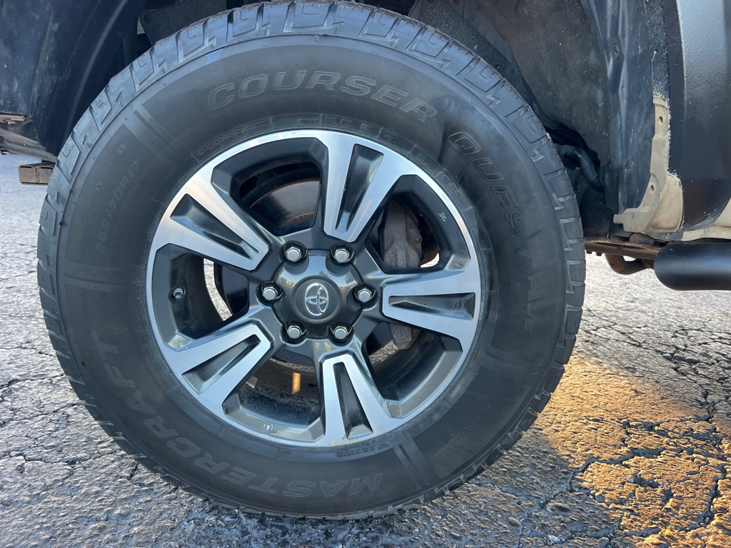 Photo 34 of this TOYOTA TACOMA