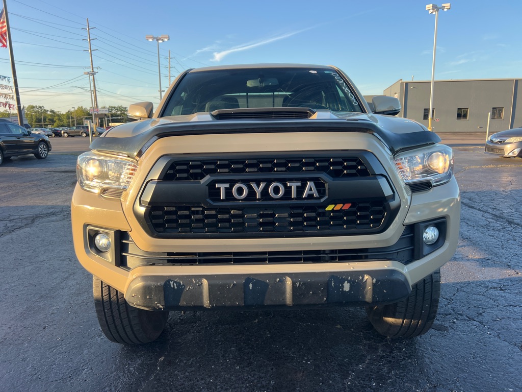 Photo 2 of this TOYOTA TACOMA
