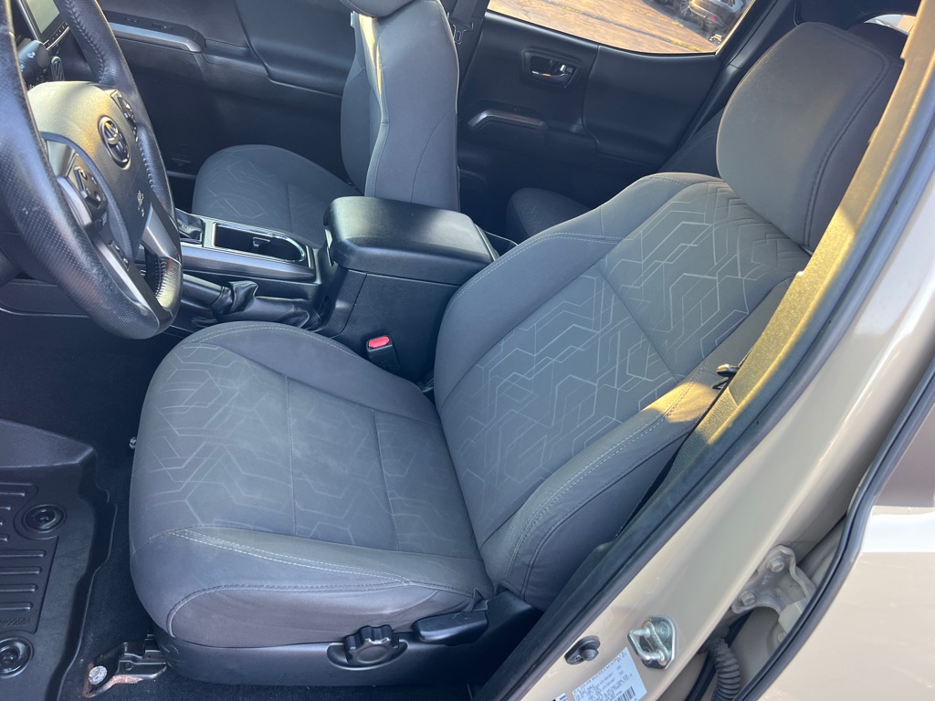 Photo 11 of this TOYOTA TACOMA