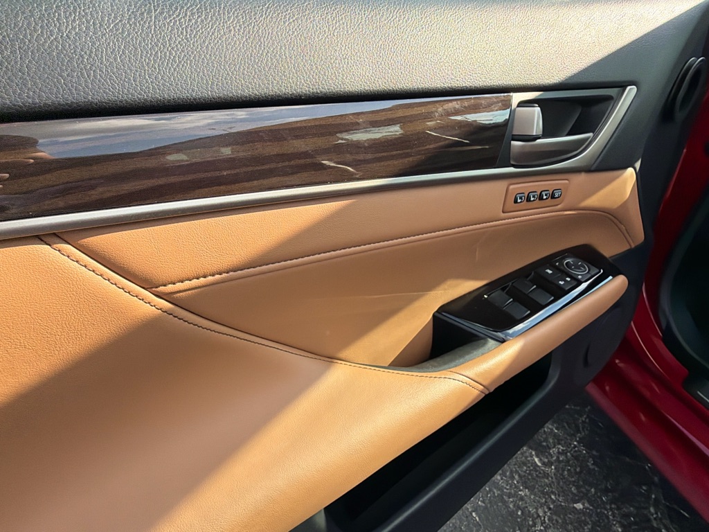 Photo 9 of this LEXUS GS