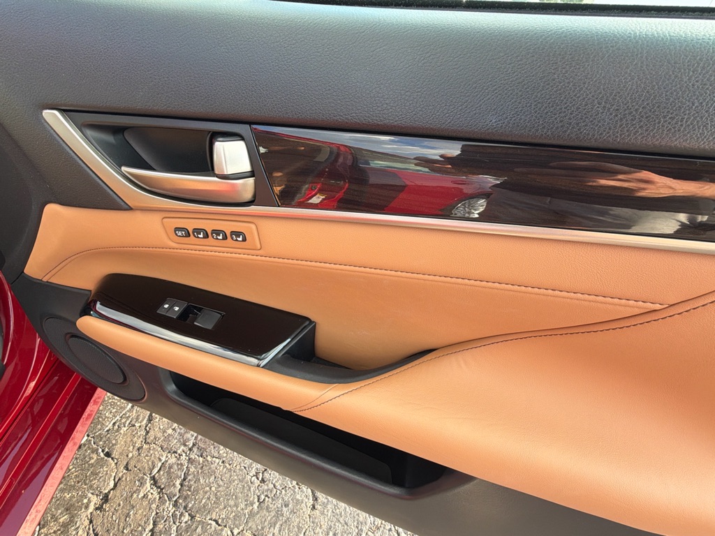 Photo 13 of this LEXUS GS