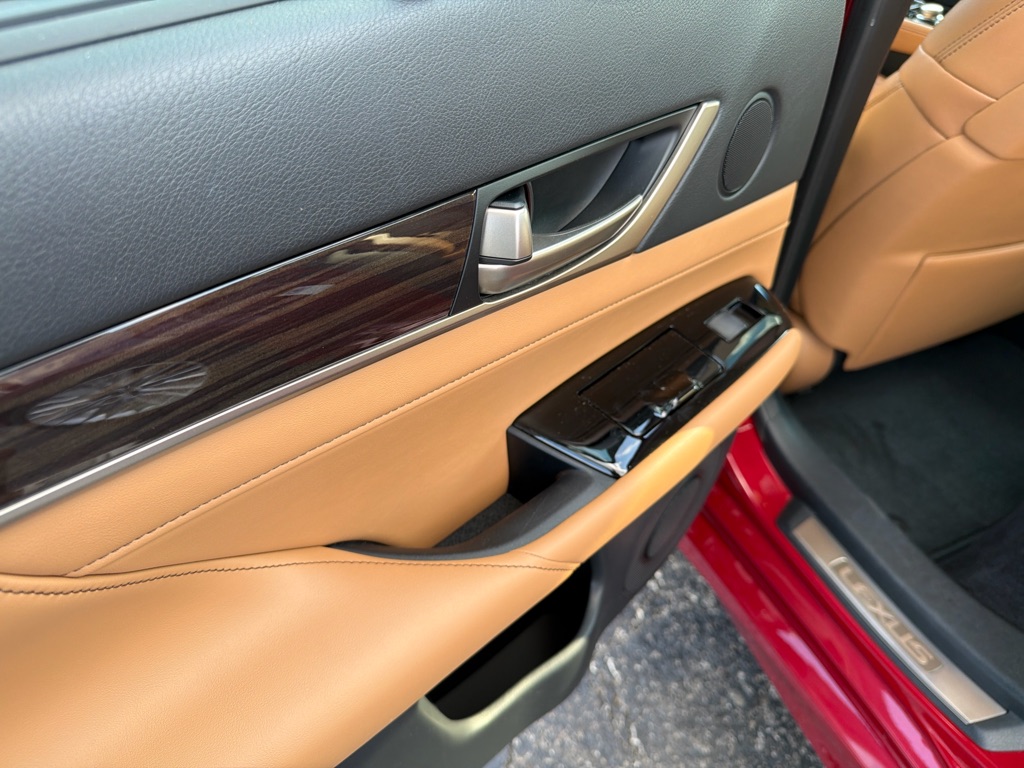 Photo 26 of this LEXUS GS