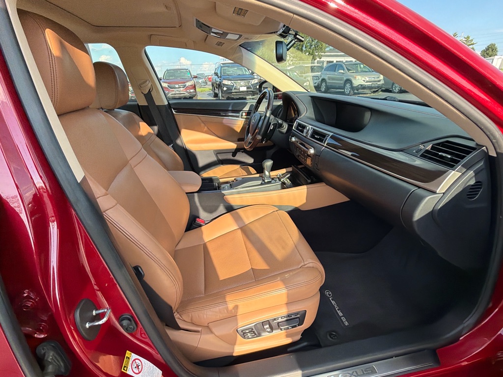 Photo 10 of this LEXUS GS
