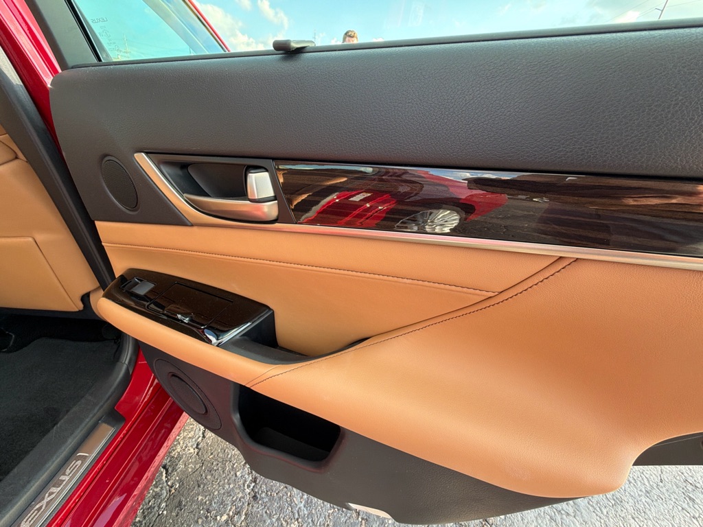 Photo 29 of this LEXUS GS