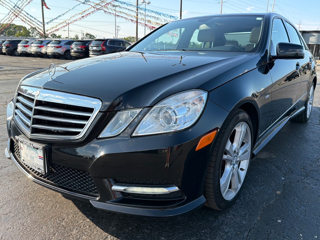 Photo 3 of this MERCEDES-BENZ E-CLASS